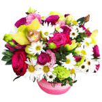 Цветы в корзинке с ромашками