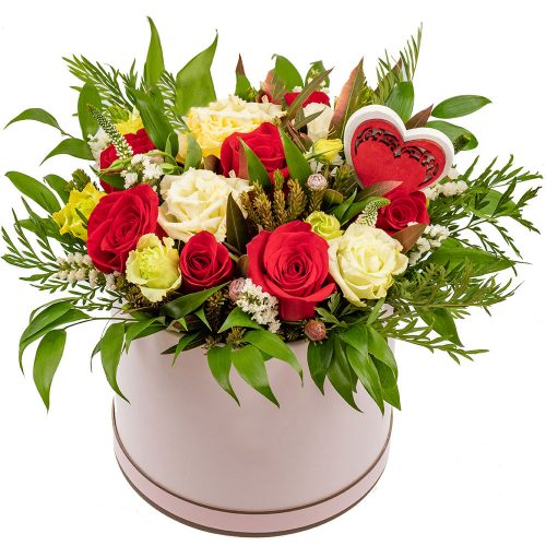 Цветы в шляпной коробке «Сердечное очарование»