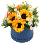 Цветы в коробке с подсолнухами